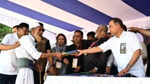 শহীদ রাষ্ট্রপতি জিয়াউর রহমানের ৪৫তম শাহাদাতবার্ষিকীতে দুস্থদের মাঝে বস্ত্র বিতরণ করলেন প্রধানমন্ত্রী তারেক রহমান।