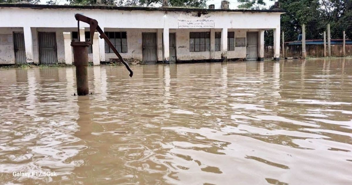 দক্ষিণ চট্টগ্রামের বন্যা: শুধু বৃষ্টি নয়, খাল-নদী ভরাটই মূল কারণ?